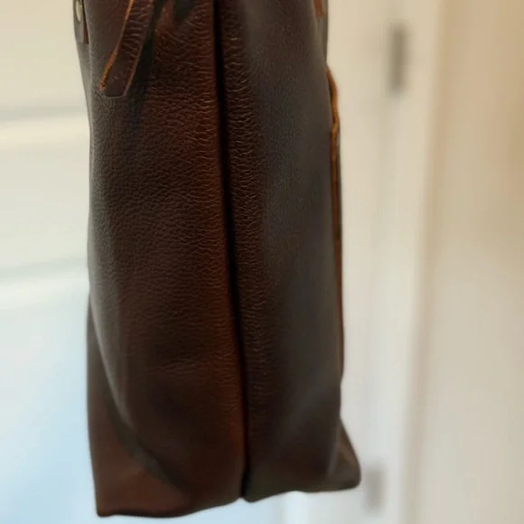 Portland Leather Coldbrew Medium Zip Tote - Picture 4 of 4